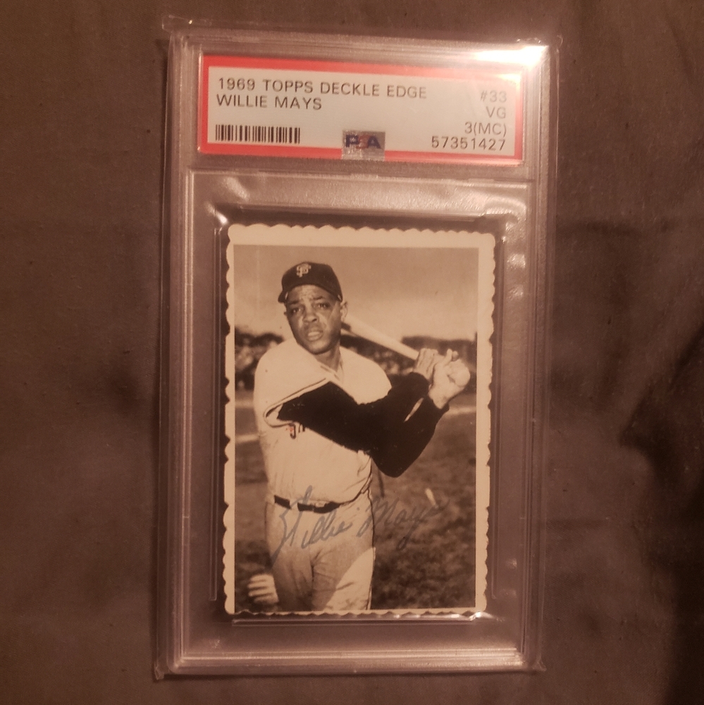 1969 WILLIE MAYS SIGNED GRADED PICTURE